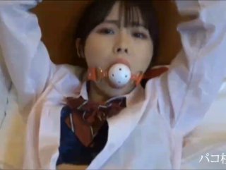 白嫩少妇叫了一男一女两个技师按摩女顾客去洗澡时男技师强行把女技师给操了后来女顾客也加入战斗